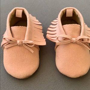 Old Navy baby girl 3-6 months light pink moccasins